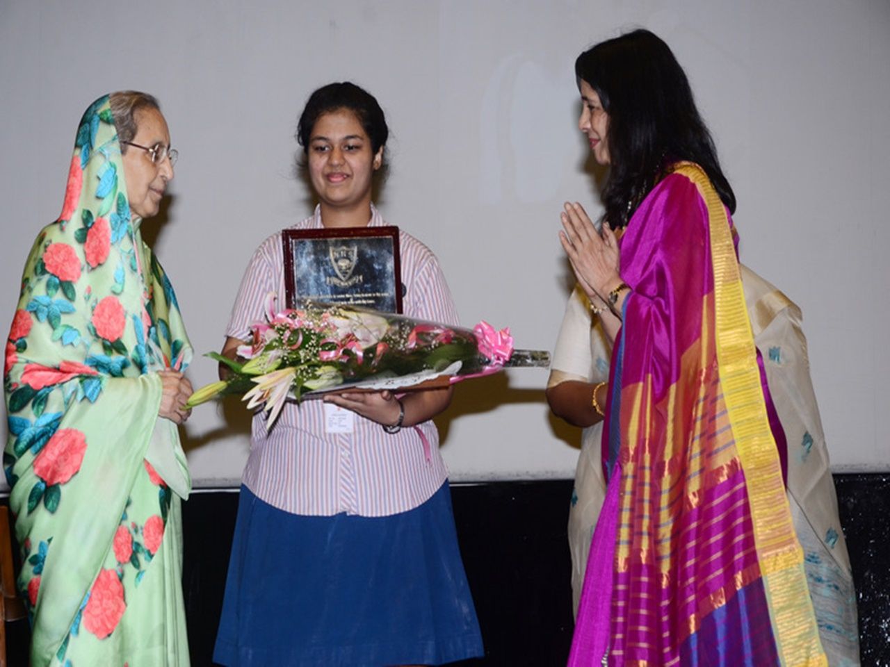 being awarded Distinguished Alumna of MHS Kolkata resized